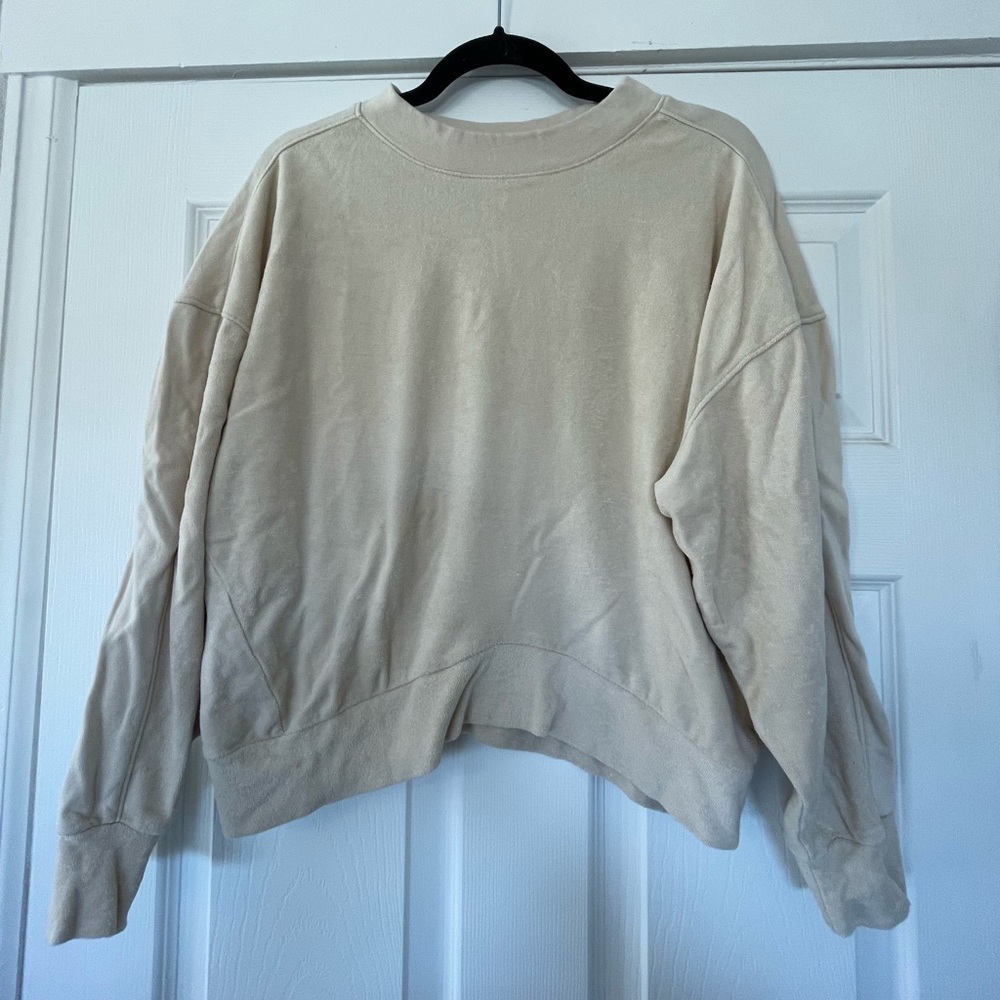 Like new, cropped sweater shirt!